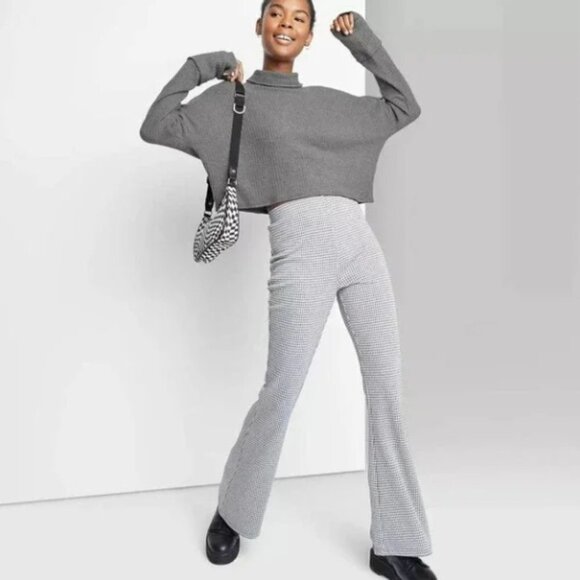 Wild Fable Long Sleeve Turtleneck Cozy Boxy Cropped T-Shirt | Size XS | NWT - Picture 3 of 4